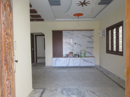 0) Li id 332 - First Floor Hall.JPG